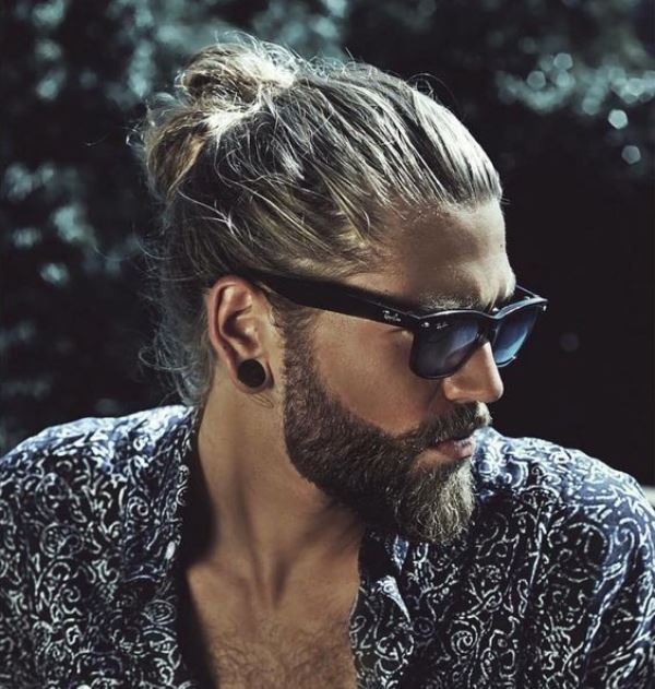 Picture Of sexiest ways to pull off a man bun 10