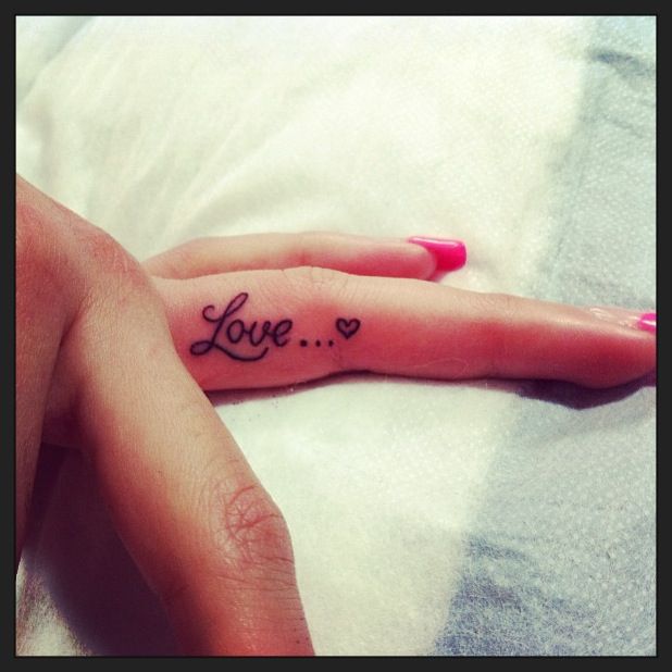 Pretty Finger Tattoo Designs for Fashionistas | Tattoos that I love