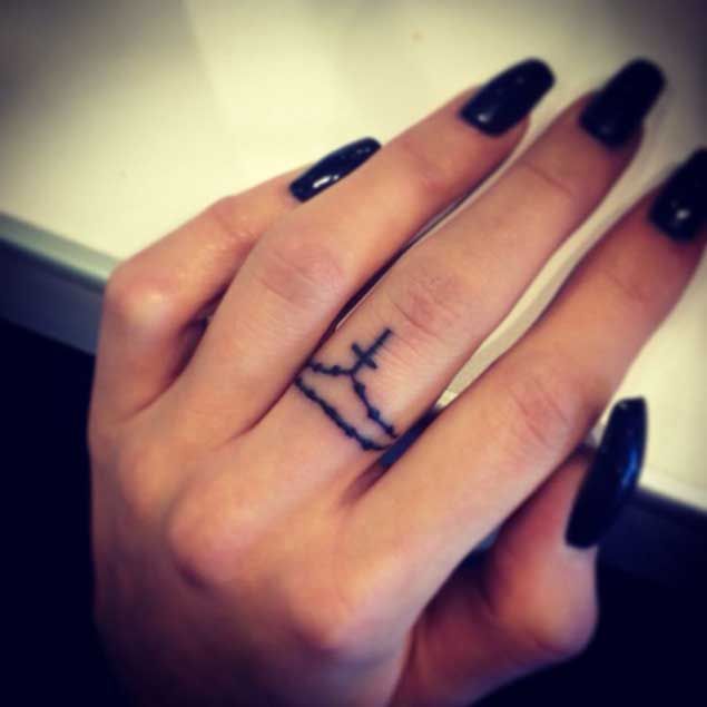 30 Elegant Finger Tattoos for Women | u2014 Tattoos ON Women
