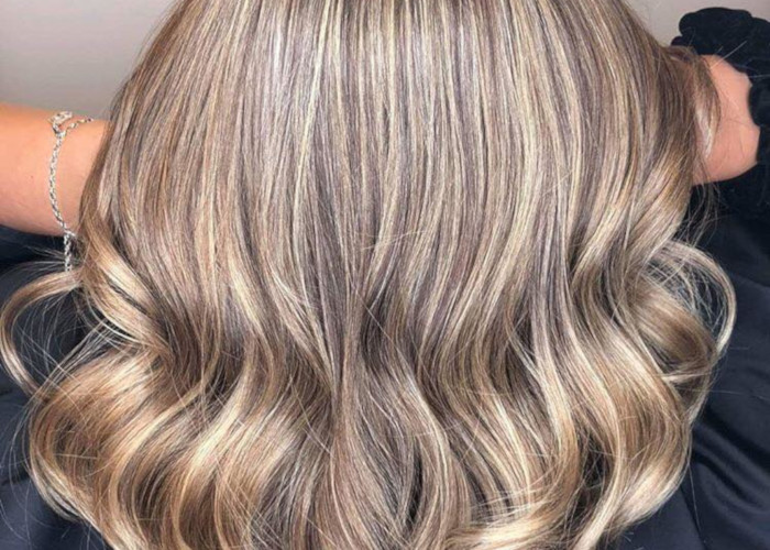 Strandlights Are The Trendiest Way to Highlight Your Hair This