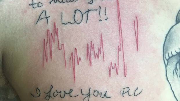 This man got a touching tattoo of his mother's last heartbeat before