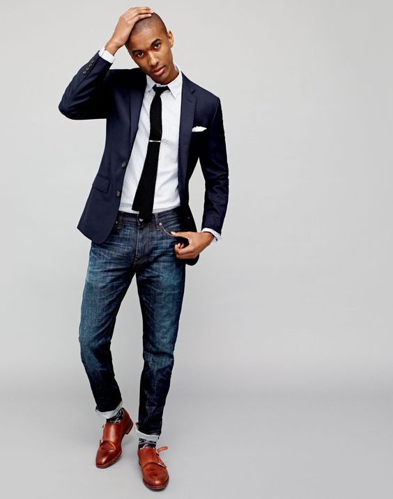 Casual Look: jeans,a striped shirt, a navy blazer and brown shoes