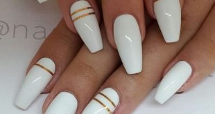 21 white nails with gold stripes look modern and elegant