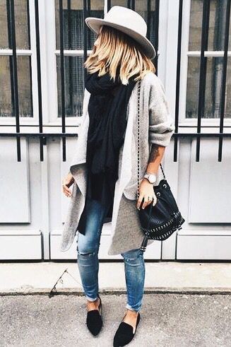 This outfit is the perfect layered look for traveling in autumn