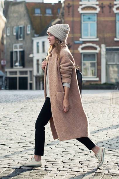 le fashion image, blogger, sweater, hat, coat, pants, shoes, nude