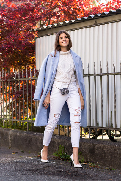 the fashion fraction, blogger, white jeans, knitted sweater, cropped