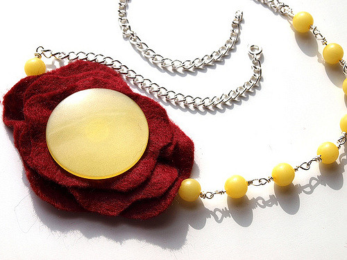 flowers and buds - wire wrapped bead and felt necklace | Flickr