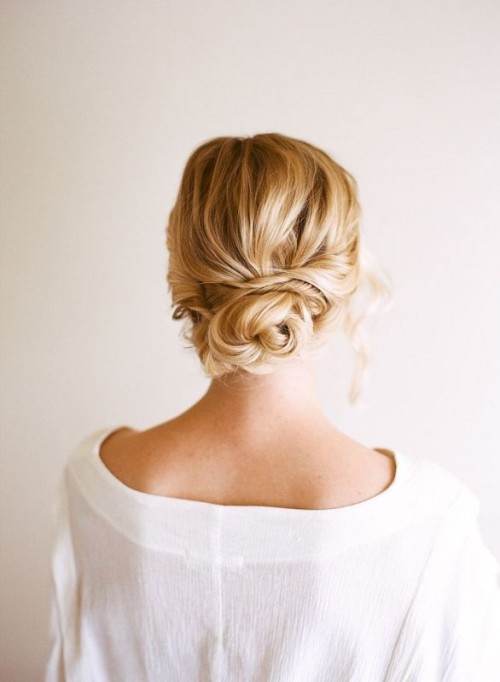 25 Low Bun Hairstyles That You Can Create Yourself!