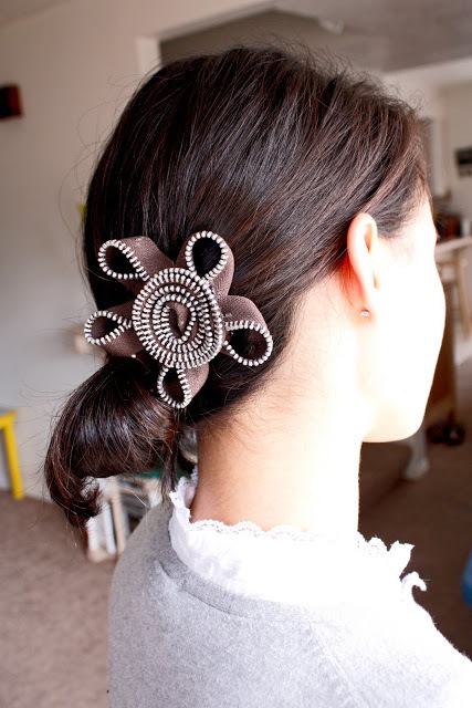 Picture Of Extraordinary DIY Zipper Flowers For Your Hairstyle 2
